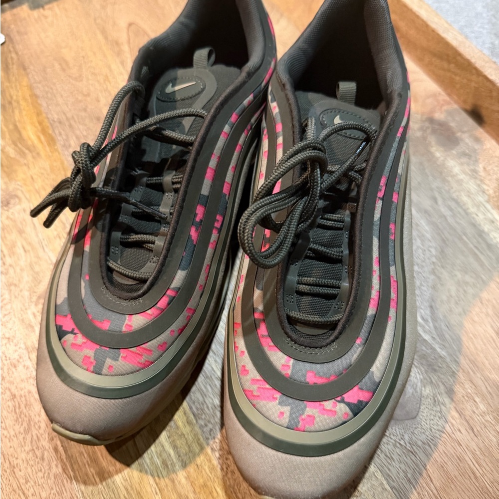 Nike AirMax Multi Color Sneakers. Size: 10